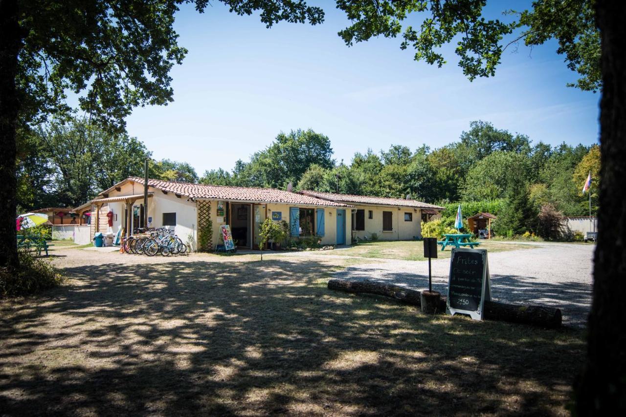 Camping Bois De St Hilaire Chalandray Ngoại thất bức ảnh