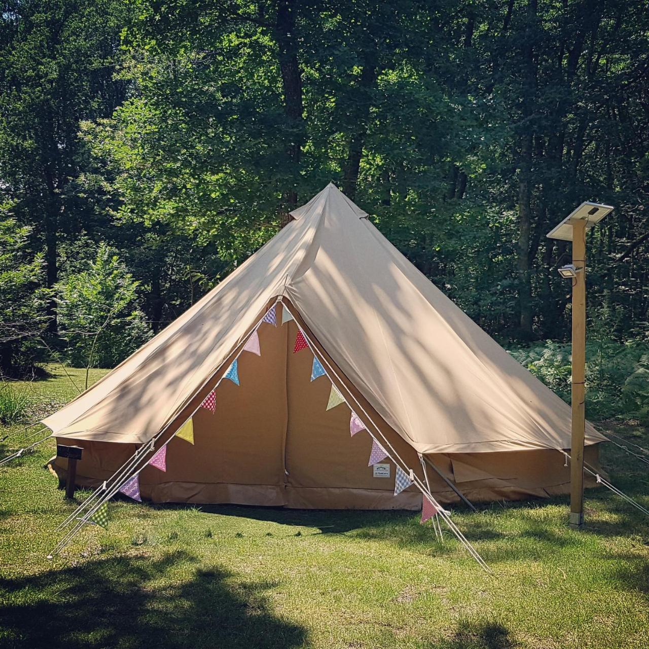 Camping Bois De St Hilaire Chalandray Ngoại thất bức ảnh