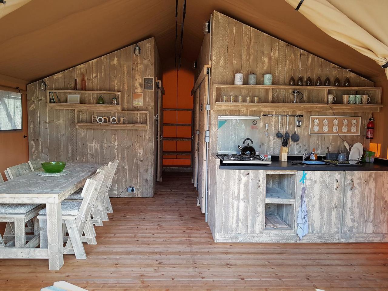 Camping Bois De St Hilaire Chalandray Ngoại thất bức ảnh
