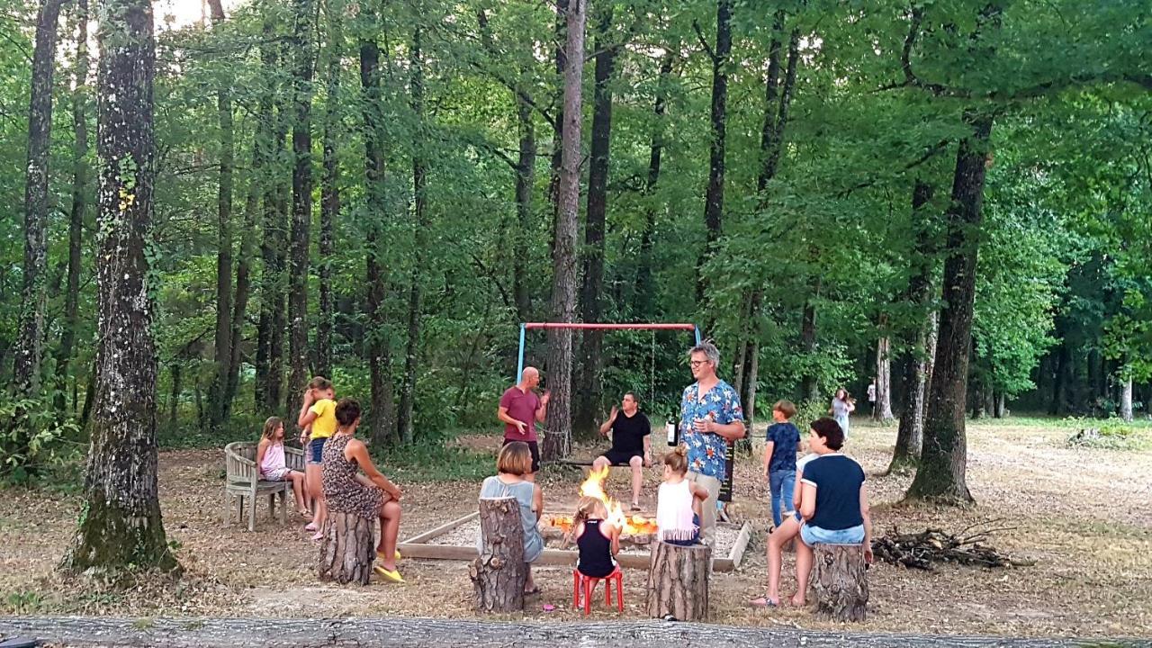Camping Bois De St Hilaire Chalandray Ngoại thất bức ảnh